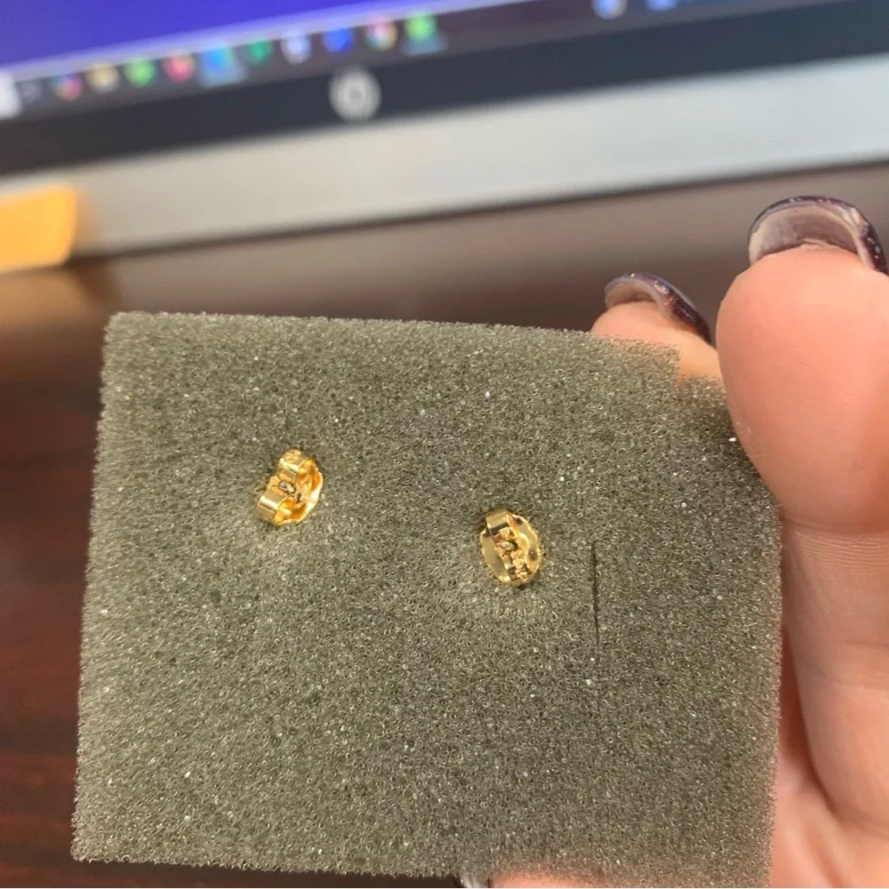 Avon pear shaped diamond style CZ pink  Stud Earrings NIB 1997